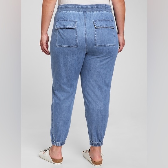 GAP Light Wash Denim Joggers EUC - Picture 2 of 9